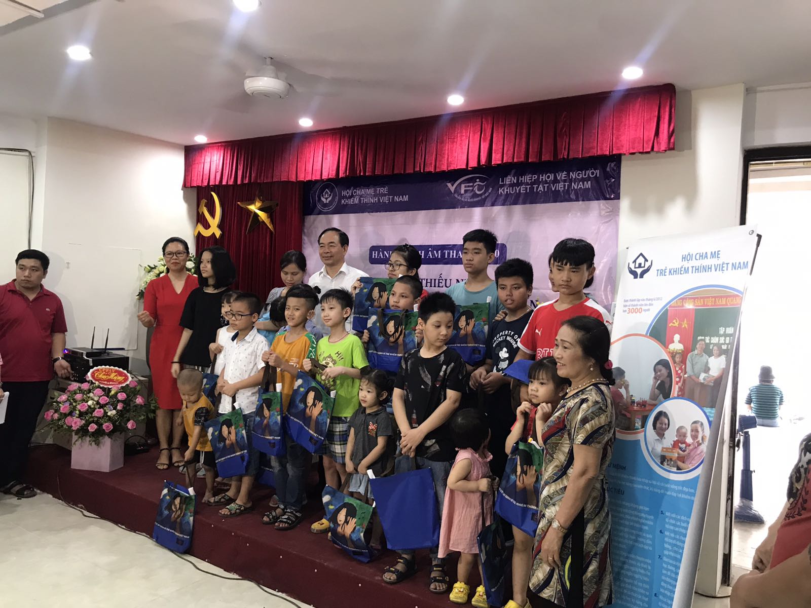 Chúc mừng Hội cha mẹ trẻ khiếm thính Việt Nam
